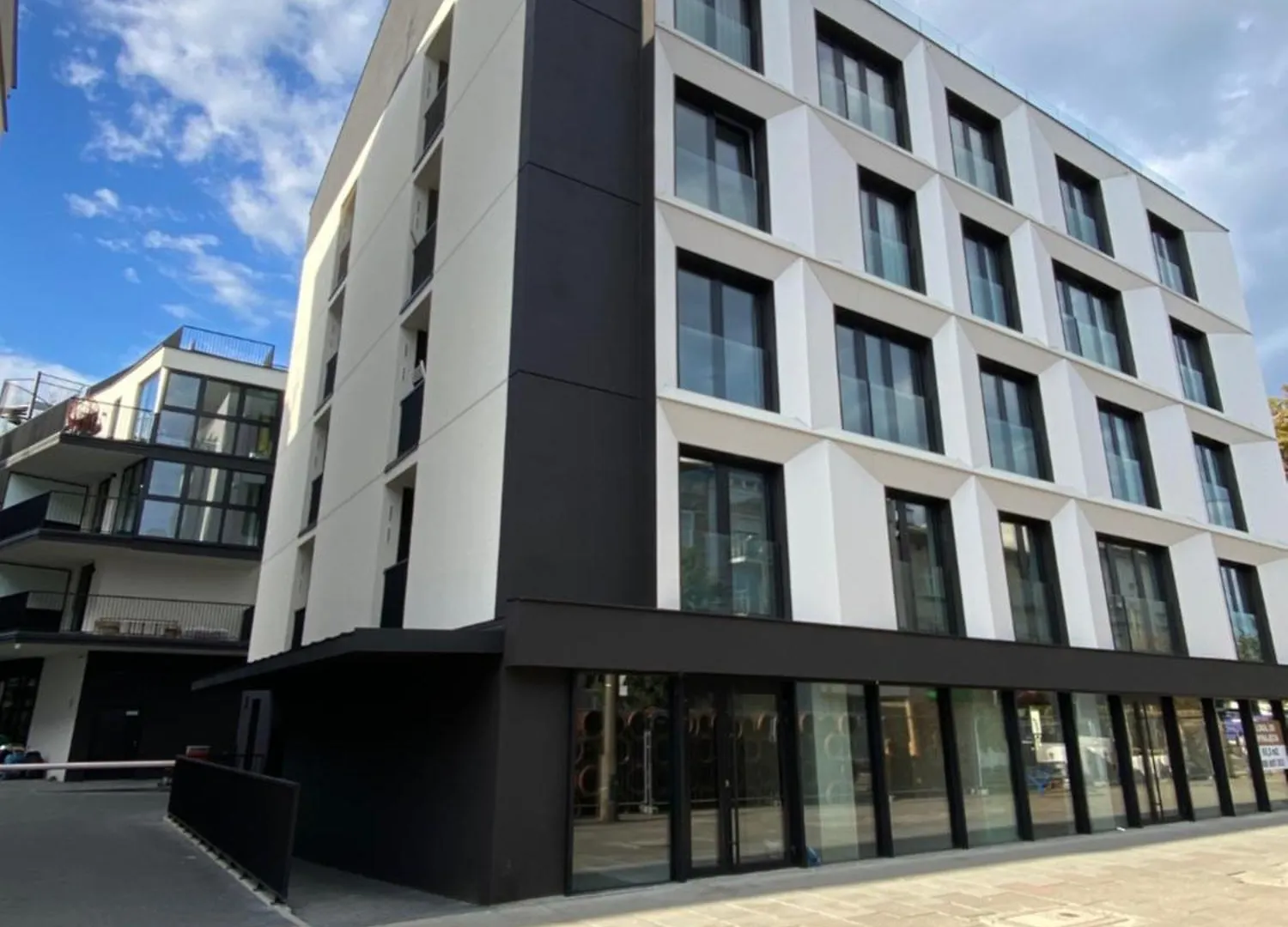 Vistula Avenue Apartment Free Parking, Swimming Pool, Sauna & Gym Krakow
