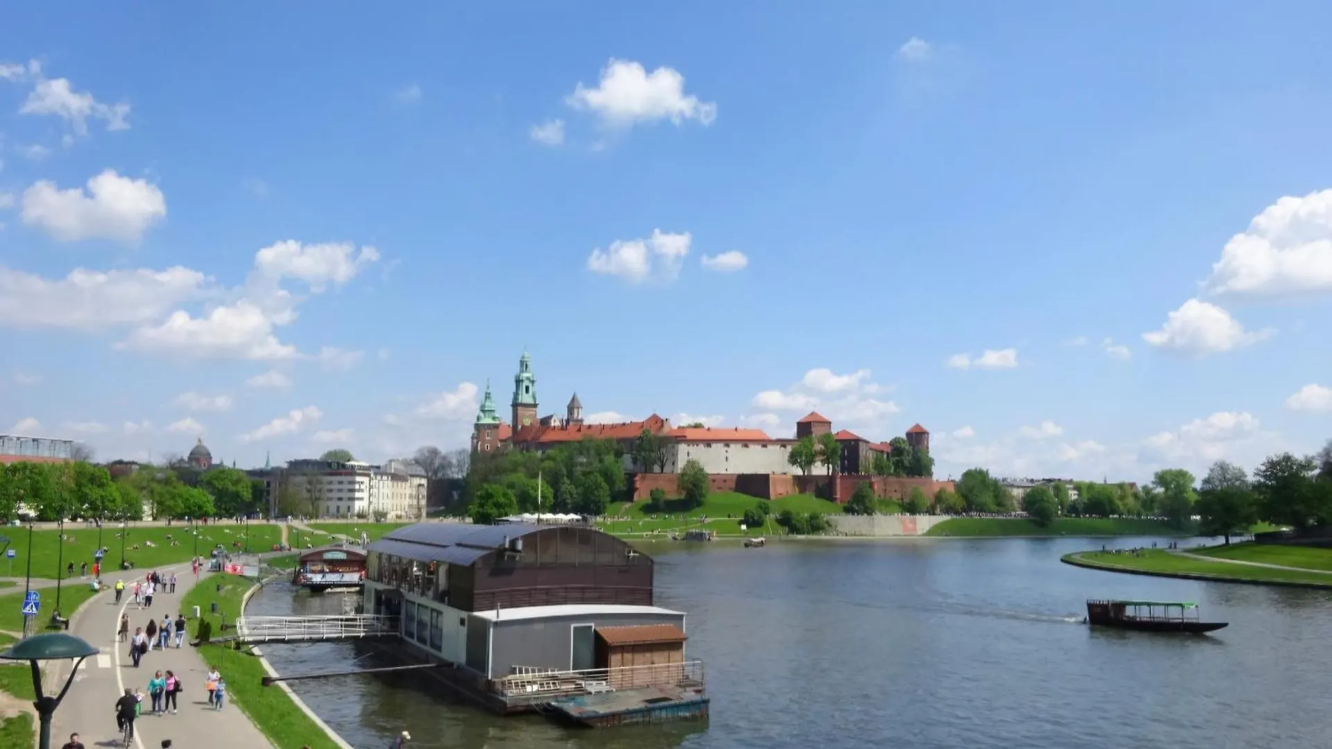 Vistula Avenue Apartment Free Parking, Swimming Pool, Sauna & Gym Krakow Poland