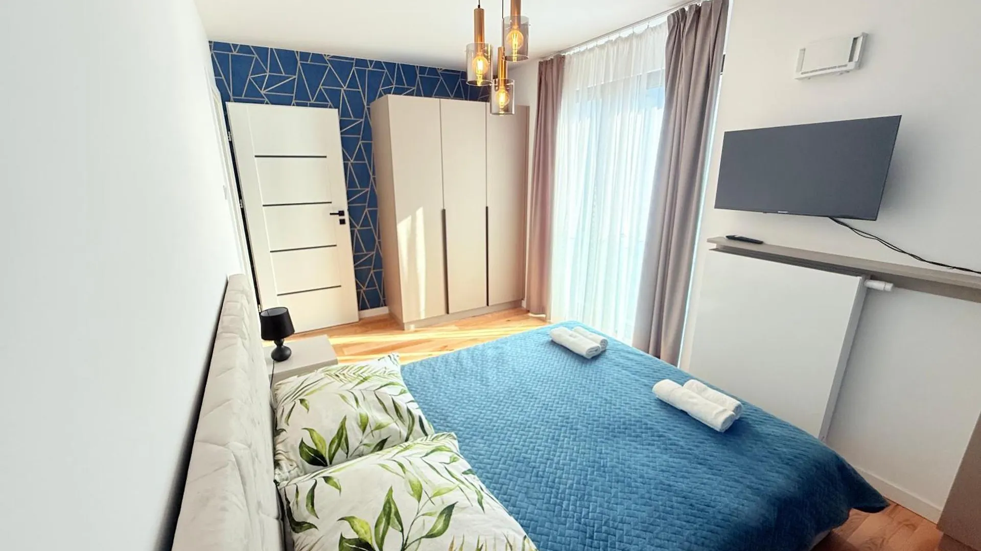 Vistula Avenue Apartment Free Parking, Swimming Pool, Sauna & Gym Krakow Poland