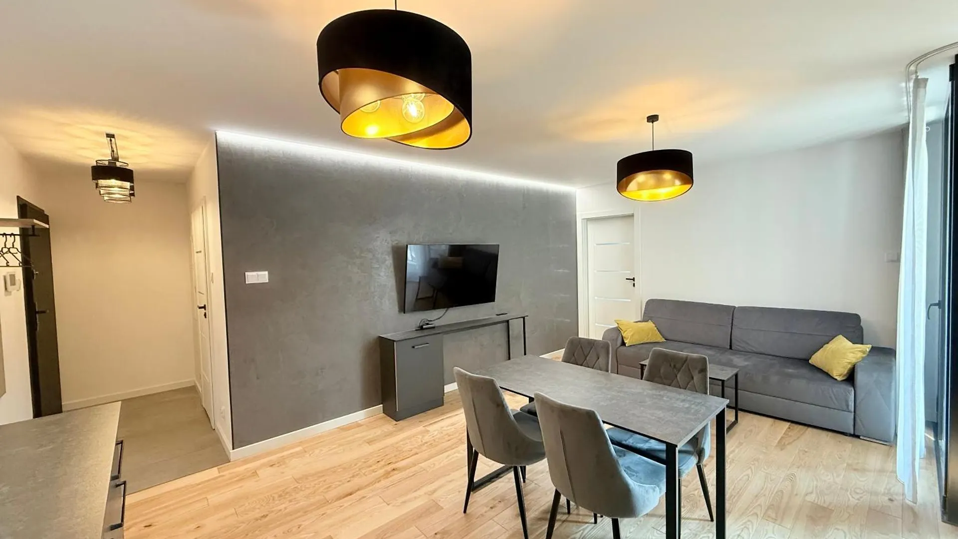Vistula Avenue Apartment Free Parking, Swimming Pool, Sauna & Gym Krakow Poland