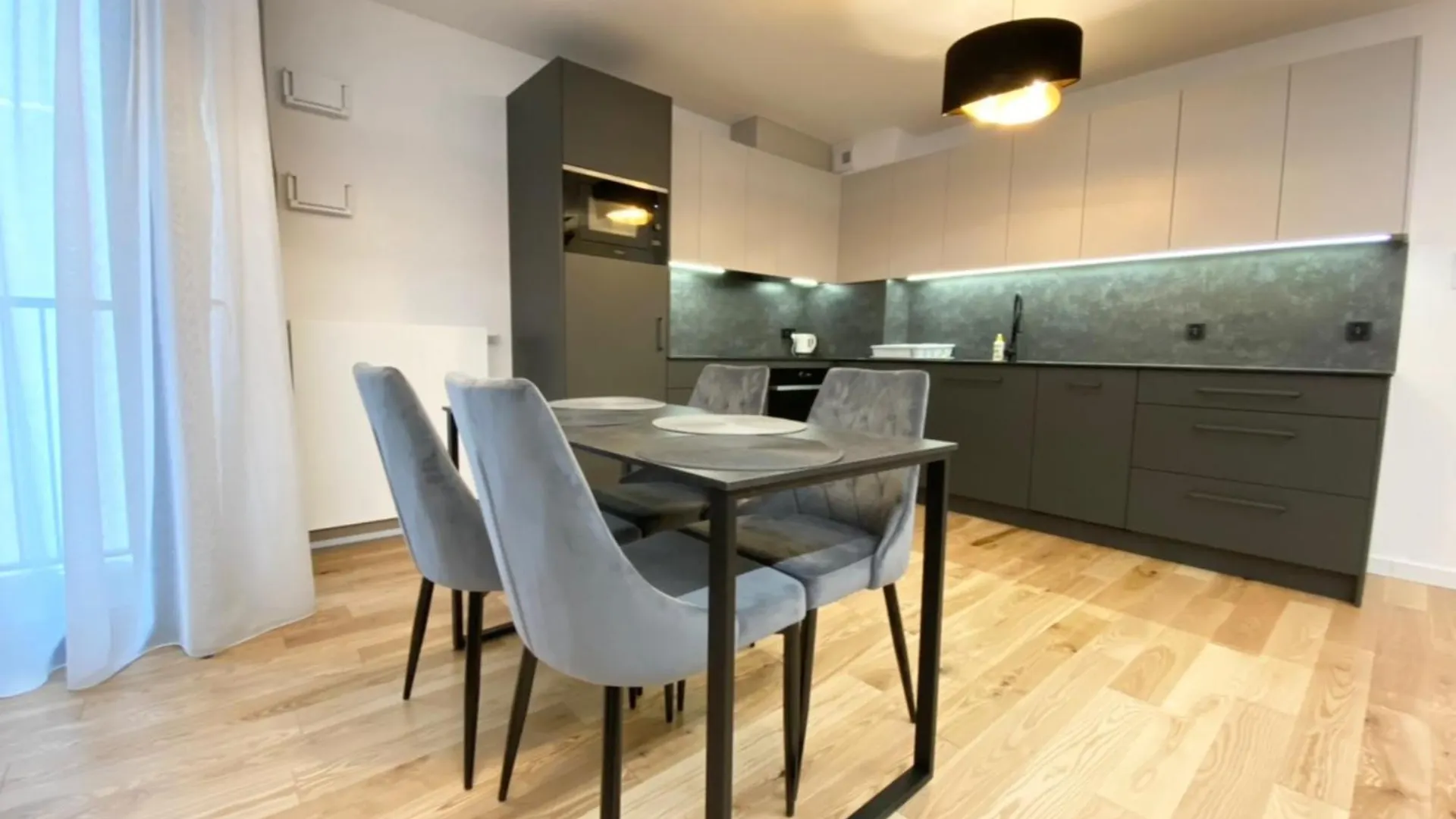 Vistula Avenue Apartment Free Parking, Swimming Pool, Sauna & Gym Krakow Poland