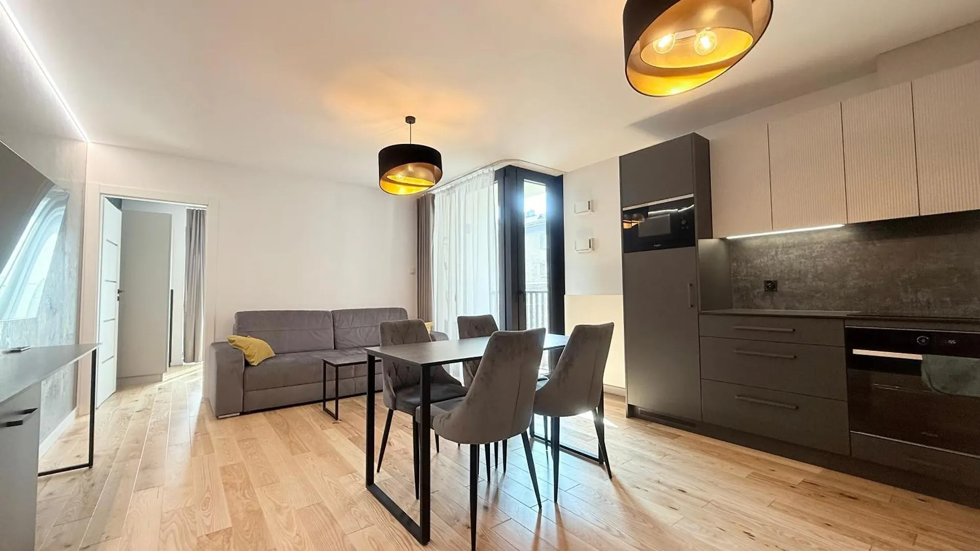 Vistula Avenue Apartment Free Parking, Swimming Pool, Sauna & Gym Krakow