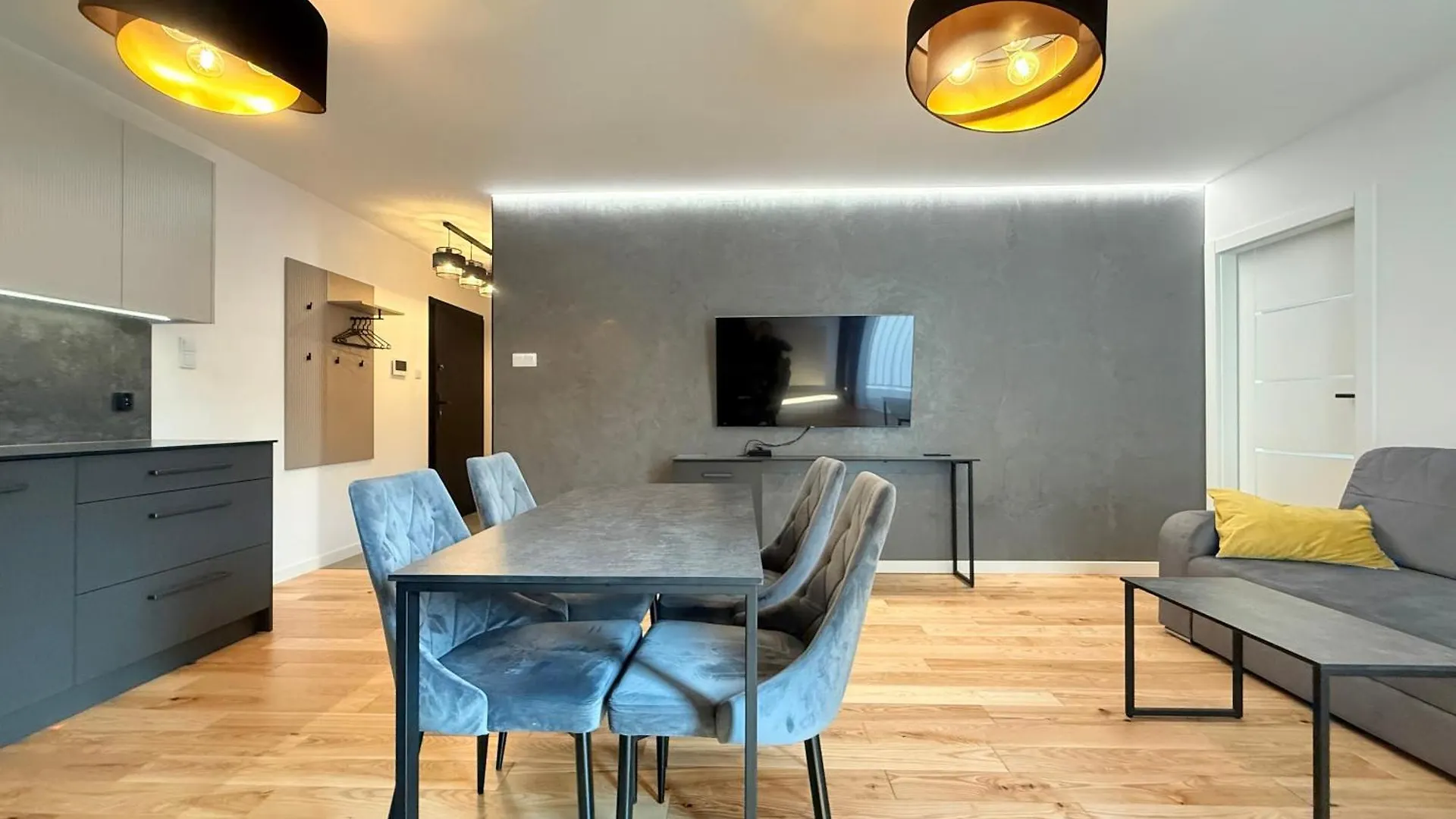 Vistula Avenue Apartment Free Parking, Swimming Pool, Sauna & Gym Krakow Poland