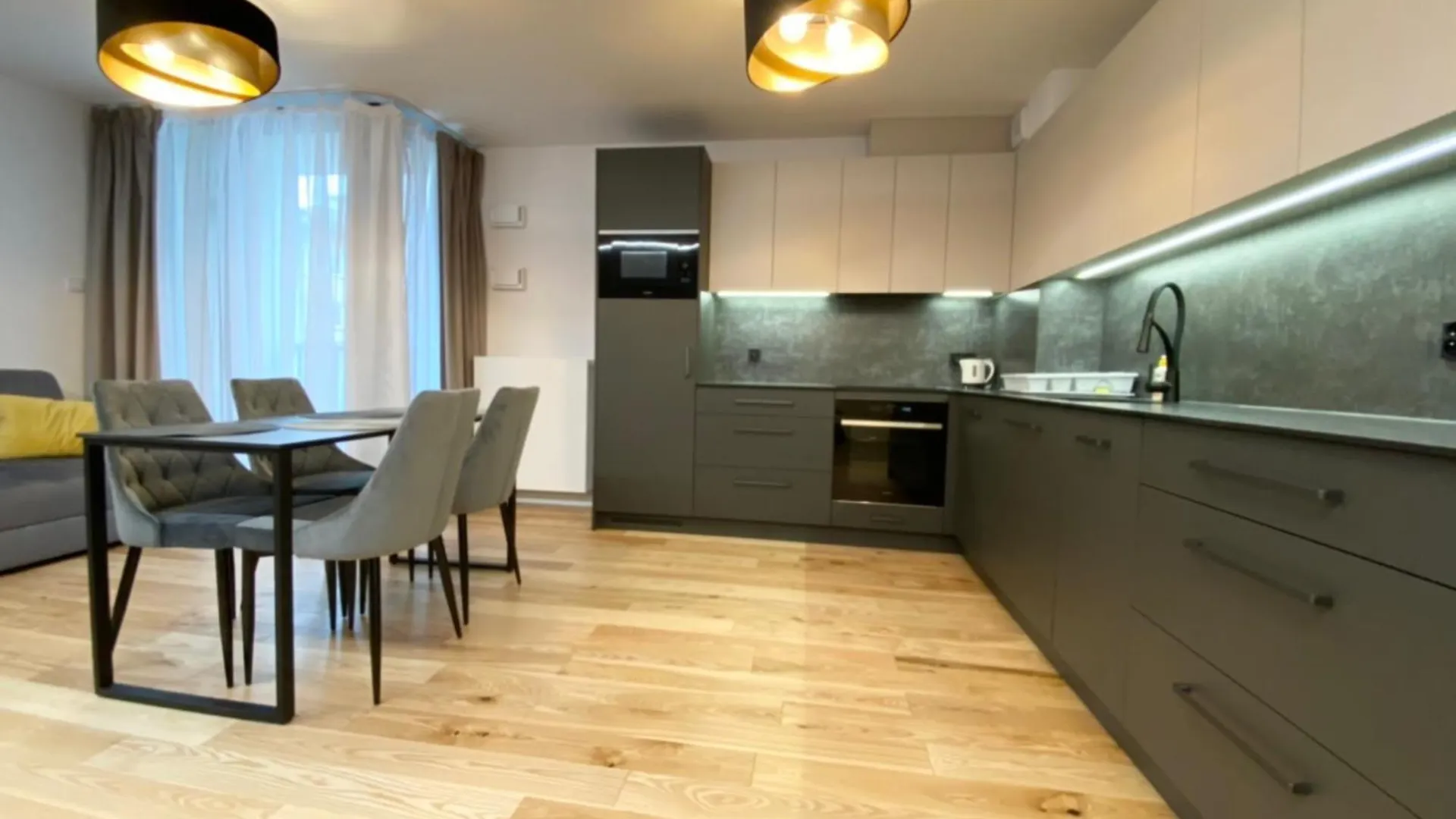 Vistula Avenue Apartment Free Parking, Swimming Pool, Sauna & Gym Krakow