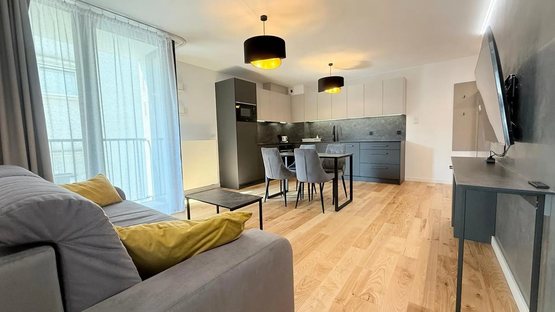 Vistula Avenue Apartment Free Parking, Swimming Pool, Sauna & Gym Krakow