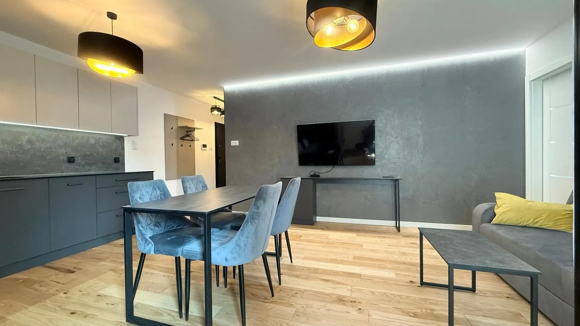 Vistula Avenue Apartment Free Parking, Swimming Pool, Sauna & Gym Krakow