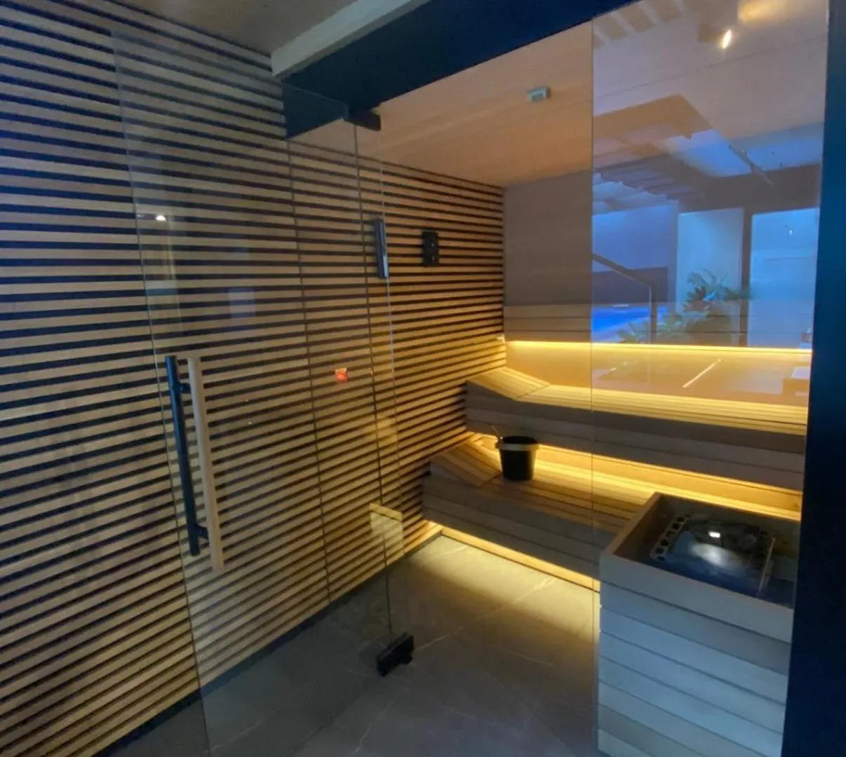 Vistula Avenue Apartment Free Parking, Swimming Pool, Sauna & Gym Krakow