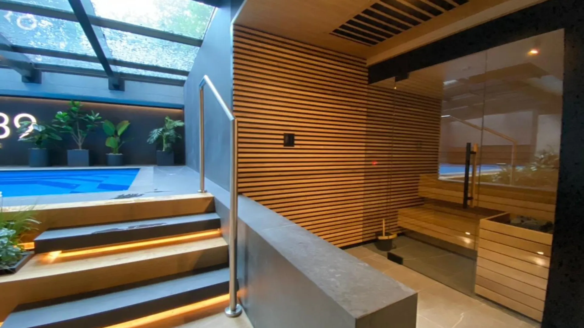 Vistula Avenue Apartment Free Parking, Swimming Pool, Sauna & Gym Krakow