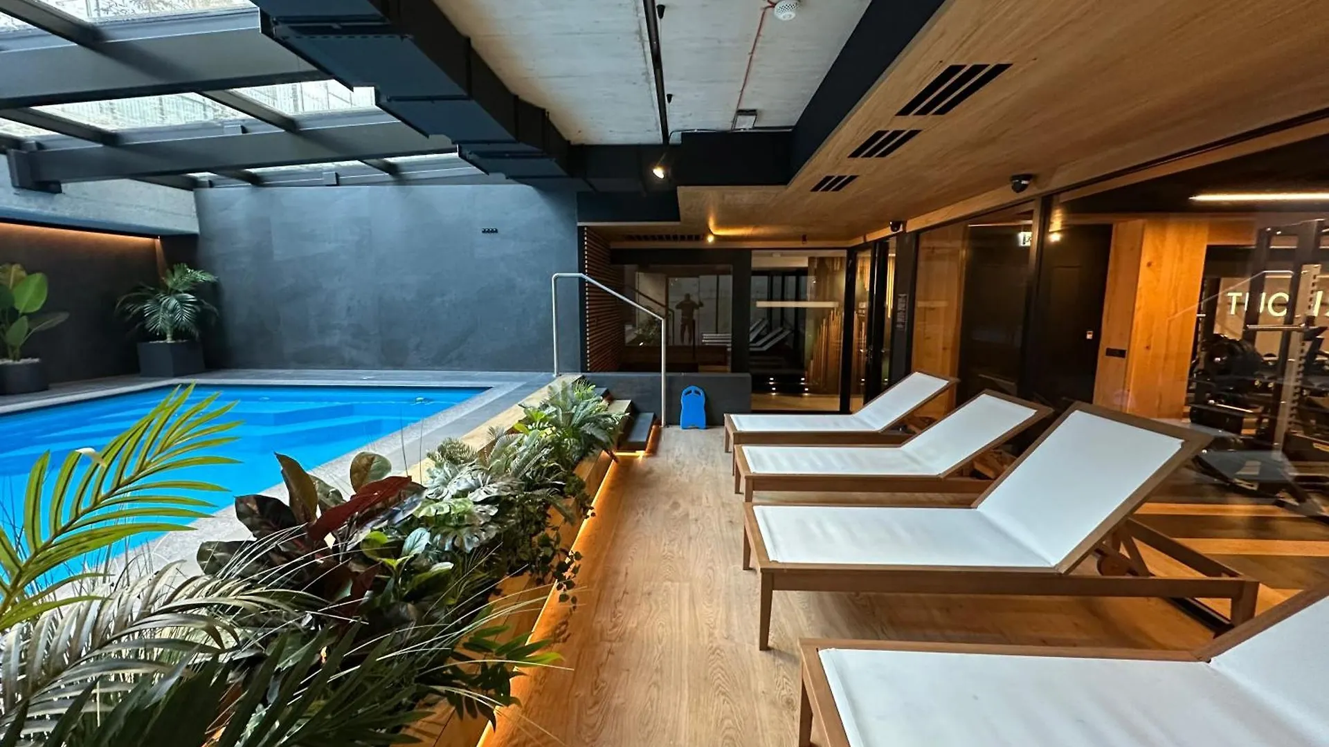 Vistula Avenue Apartment Free Parking, Swimming Pool, Sauna & Gym Krakow